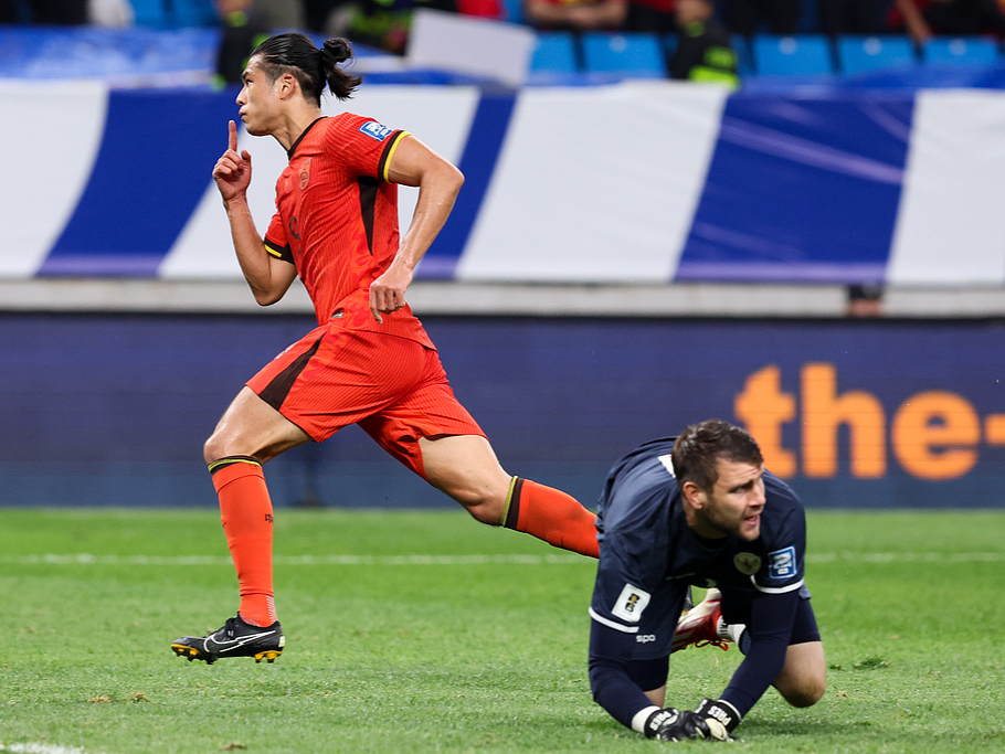 关于荷甲赛程吃紧，曼联窗口期复出首秀，态度坚定，临场指挥获称赞的信息