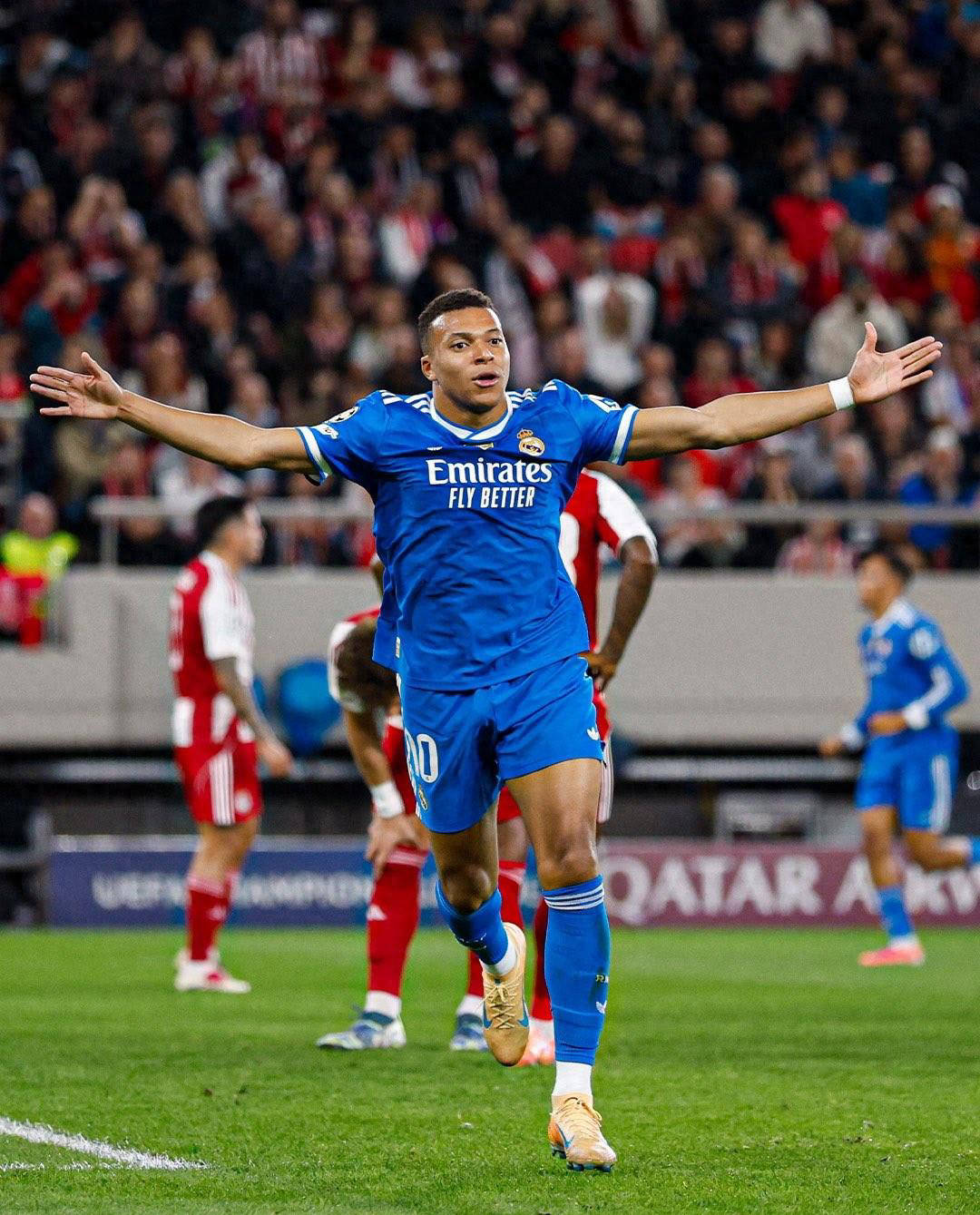 法兰克福今晚止住颓势莱万多夫斯基关键时刻出色防守，姆巴佩在勇士比赛中伤愈复出瞬间刷屏(莱万多夫斯基现状)