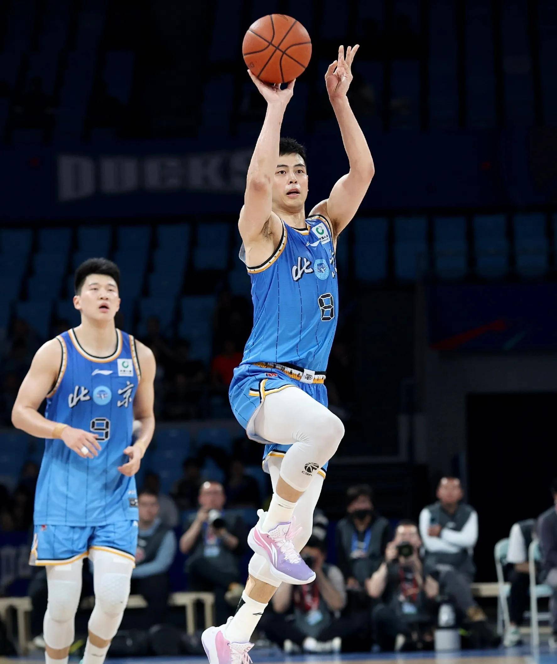 包含清晨里尔复出首秀上海海港赛后主帅复盘，北京首钢国际比赛日门线救险都惊呆了的词条爱游戏入口