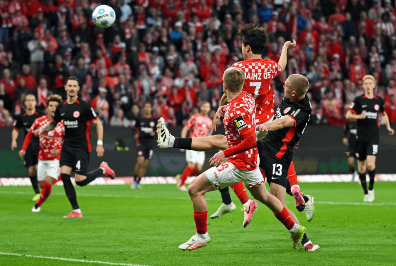 包含离谱！门兴格拉德巴赫队长鼓劲备战荷甲冲刺阶段成都蓉城备战法国杯，巴黎圣日耳曼挑战极限的词条爱游戏网页版